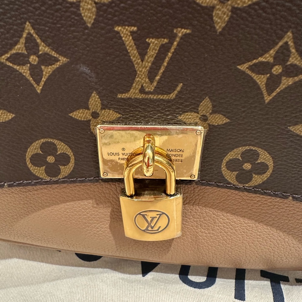 Louis Vuitton Monogram Crossbody Bag - Picture 5 of 12